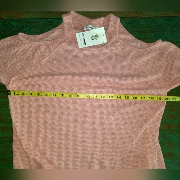NWT medium powder pink lightweight cold shoulder sweater - Picture 3 of 7